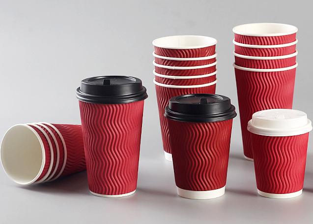 Copos descartáveis a favor do meio ambiente triplos para beber quente/café