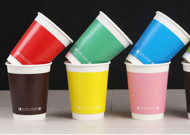 China Copos descartáveis de papel marcados para o café/chá/leite, copos do Takeaway do café fábrica