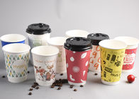China Copos de papel descartáveis isolados com as tampas para bebidas quentes/café empresa