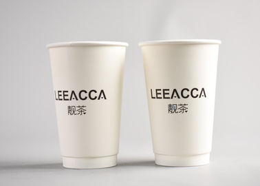 o logotipo descartável dos copos 400ml de papel imprimiu copos de café de papel isolados